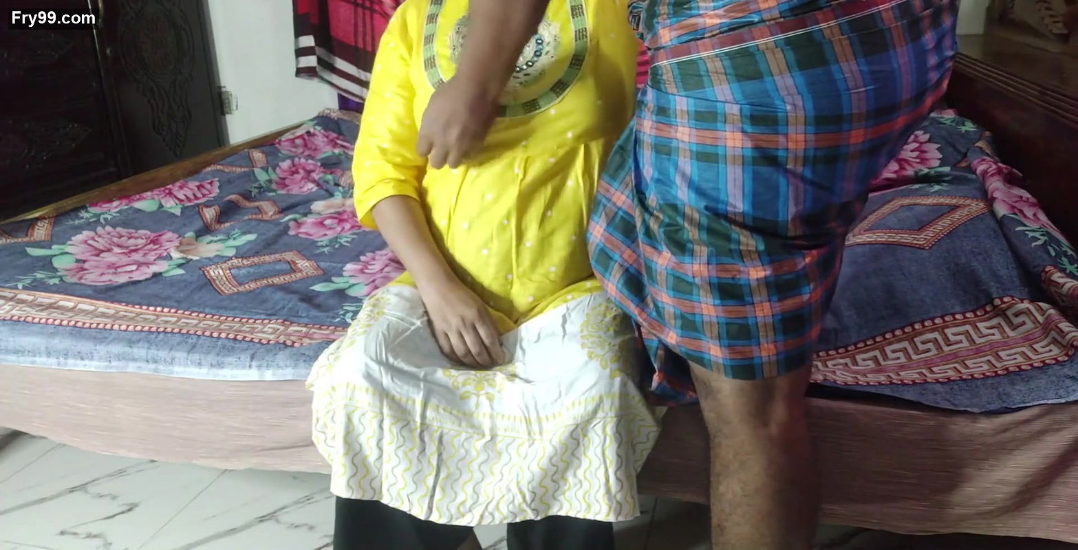 Bengali Bhabhi Enjoy when her Husband go out Cumriya
