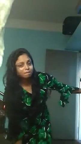 indiangirlshowinghernudebody