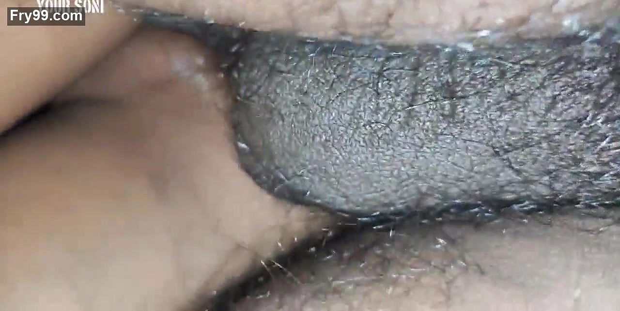 Bhai ke n rahane per chhote bhai ne bahbhi ki chupke se gand mari