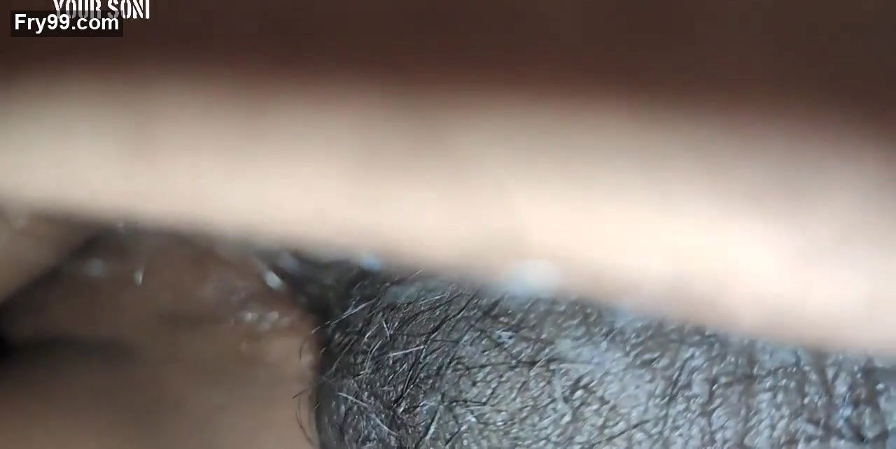 Bhai ke n rahane per chhote bhai ne bahbhi ki chupke se gand mari