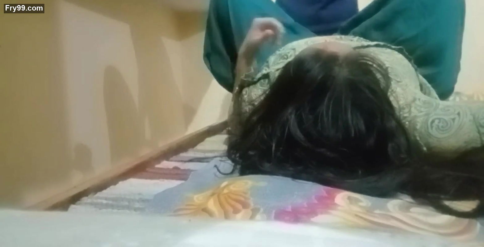 Bhai ne bahan ko bula kar akele mein chudai ki homemade fuck Hindi voice.