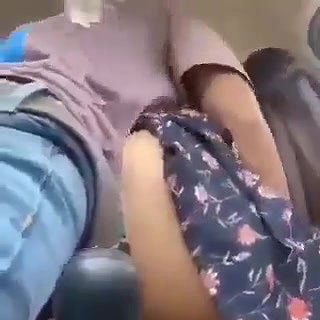 girlfriend ko car me choda aur video v banaya