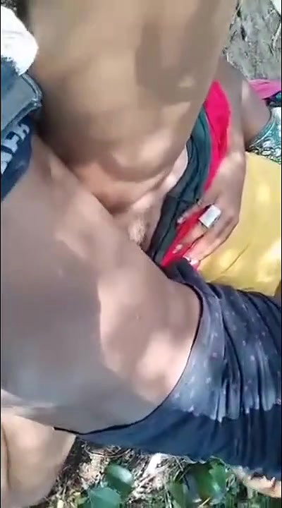 Khet Me Le Jake Apni Girlfriend Ko Choda Aur Video Banaya