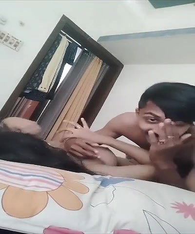 Dost Ke Flat Mein Bina Ruke Lipat Gayi Jawan Jodi