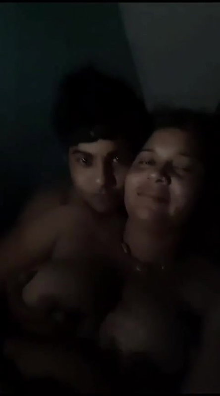 Chachi patake nangi kiya