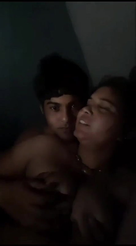 Chachi patake nangi kiya