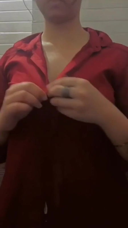 Cute Teen SHowing Boobs