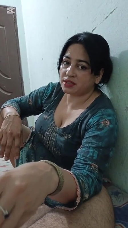 Punjabi Bhabhi Enjoyng with Boy 1
