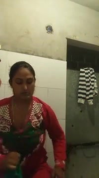 Mallu wearing dress after bath
