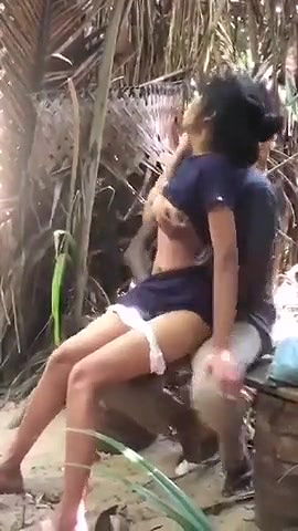Sexy girl sex with boyfriend in park