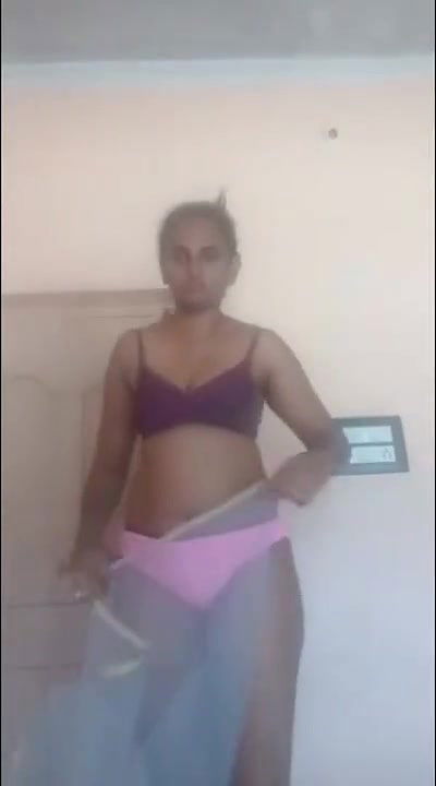 Beautiful Mature South Indian Aunty Showing Fluffy Pussy Ass While Changing Dress