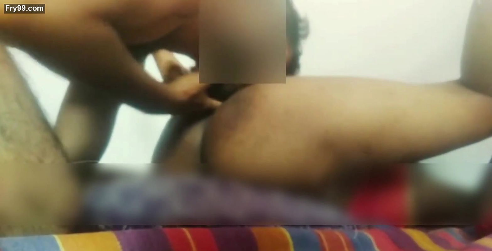 Gili Chut Chat Ke Bhabhi Ko Choda . Preethi Hot Indian wife Priti Fucked By Young Boy