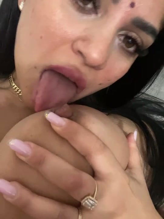 cam girl nude show 4