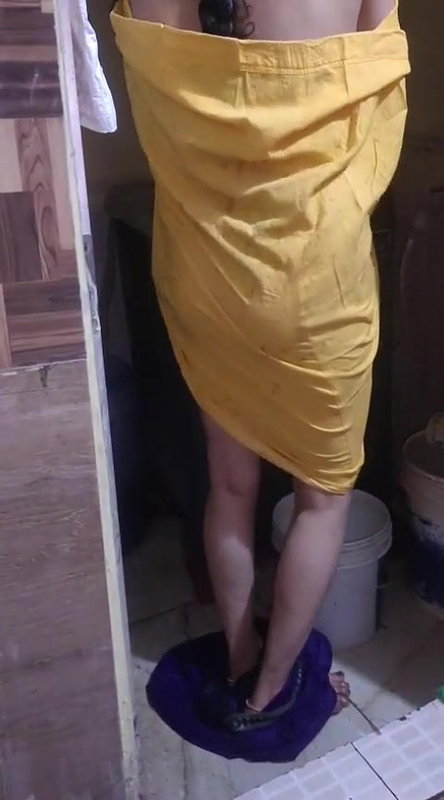 village bhabhi bathing and changing dress part 2