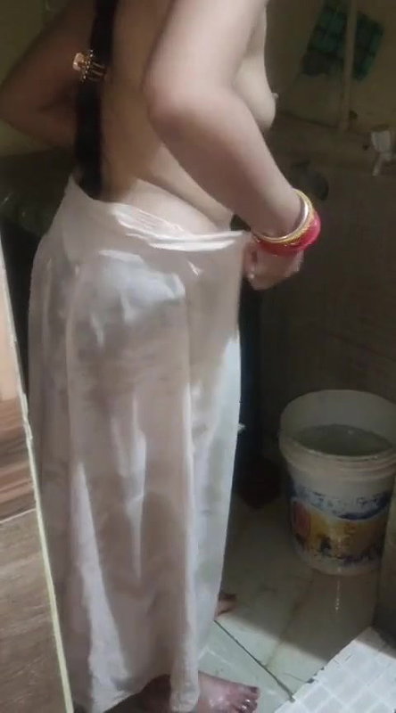 bhabi wearing a dress after bath part 1