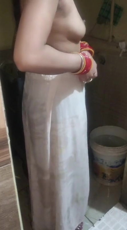 bhabi wearing a dress after bath part 1