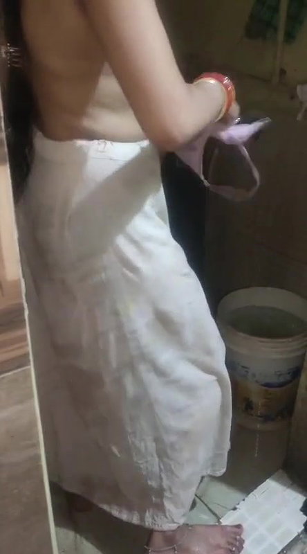 bhabi wearing a dress after bath part 1