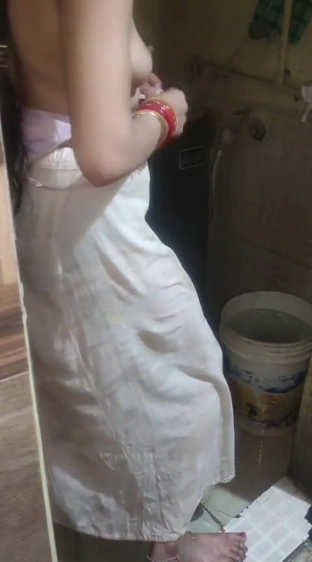 bhabi wearing a dress after bath part 1
