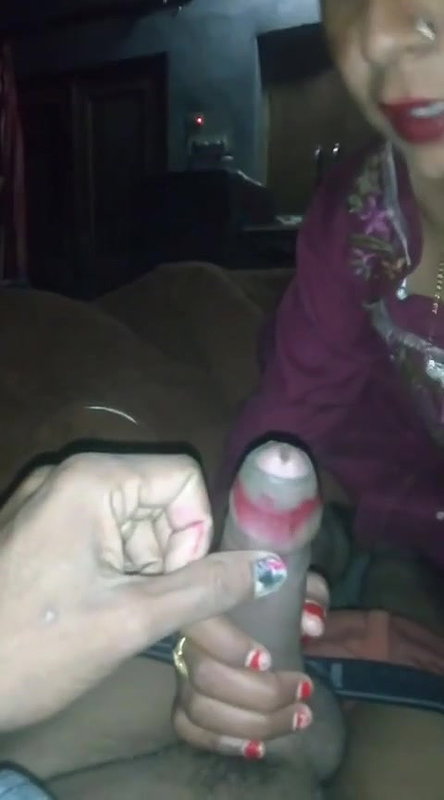 Panjabi bhabhi ne land me lipstick lagadiya