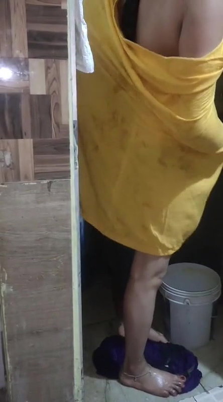 village bhabhi bathing and changing dress part 2