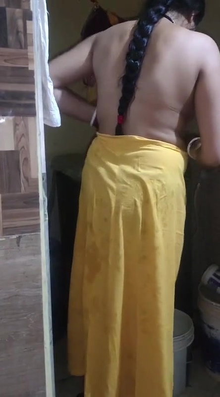 village bhabhi bathing and changing dress part 2