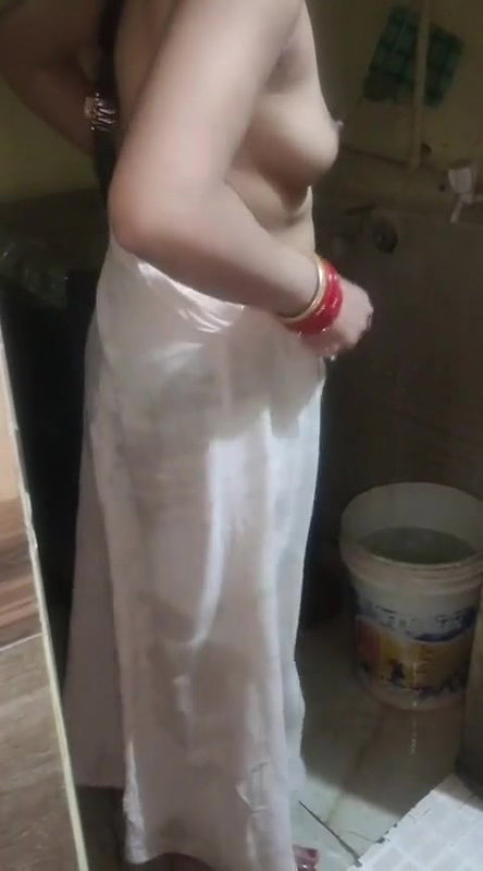 bhabi wearing a dress after bath part 1