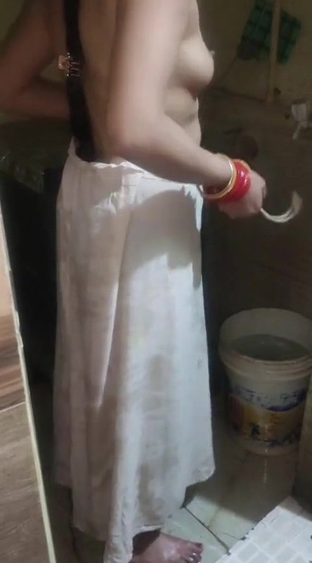 bhabi wearing a dress after bath part 1