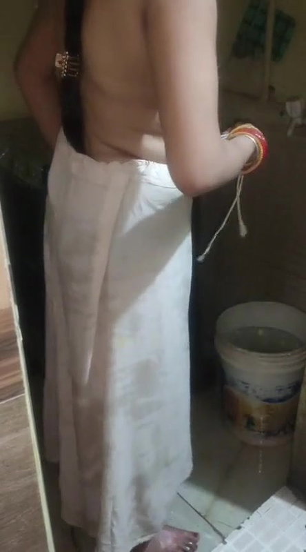 bhabi wearing a dress after bath part 1