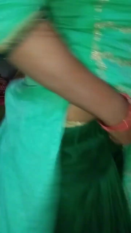 bhabi pant khol ke khadi thi jaldi se chod diya