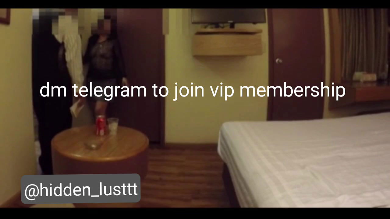 New Viral Bhabhi Dare in USA with waiter