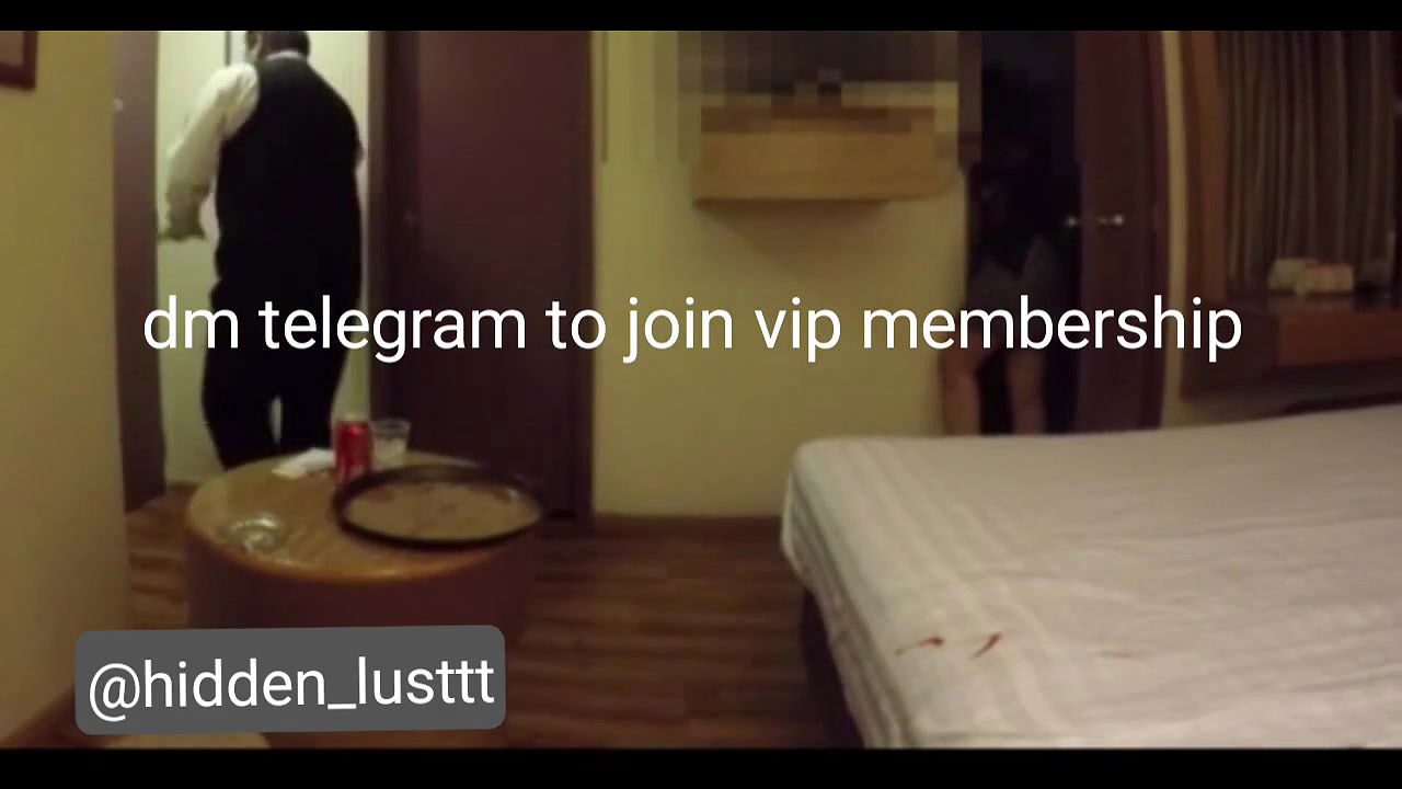 New Viral Bhabhi Dare in USA with waiter