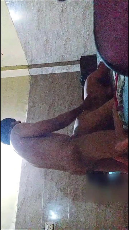 Saho bhabi ko doggy banake gaand mein daala