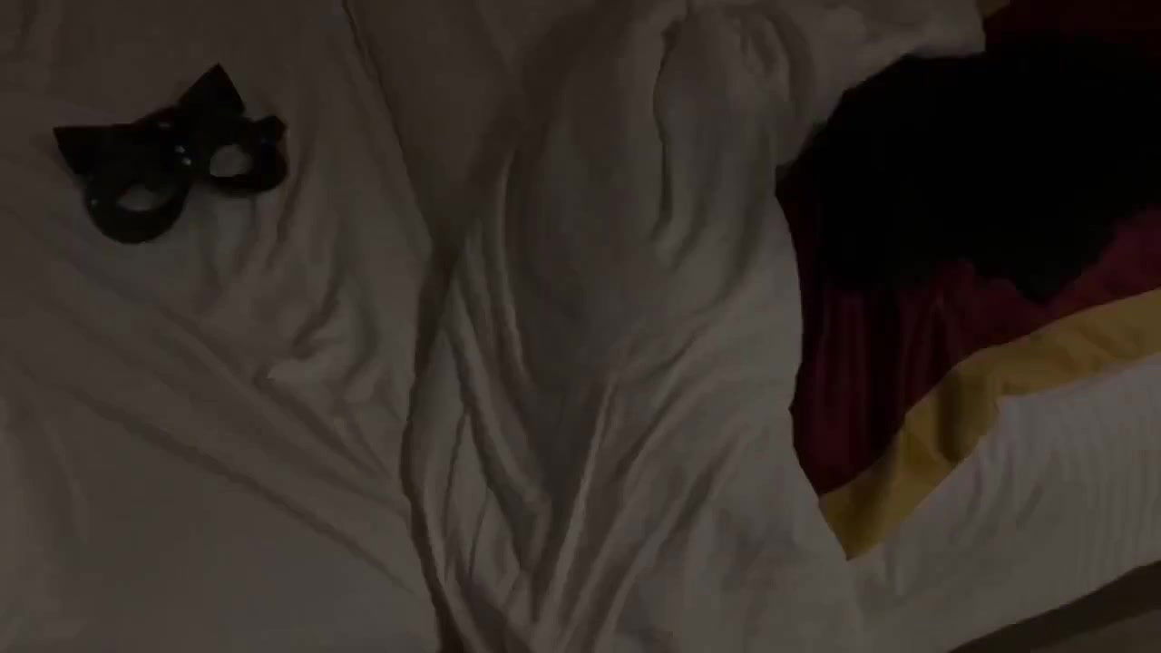 Desi Rich slim hot feagure wife hire bull for enjoyment hubby Captured at hotel