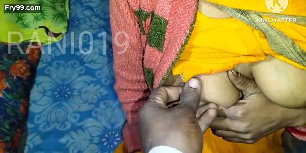 Jila Pilibhit ki Desi padosan Desi housewife Rani Bhabhi Romans video Enjoy my full nude Sex videos dogistai and faking
