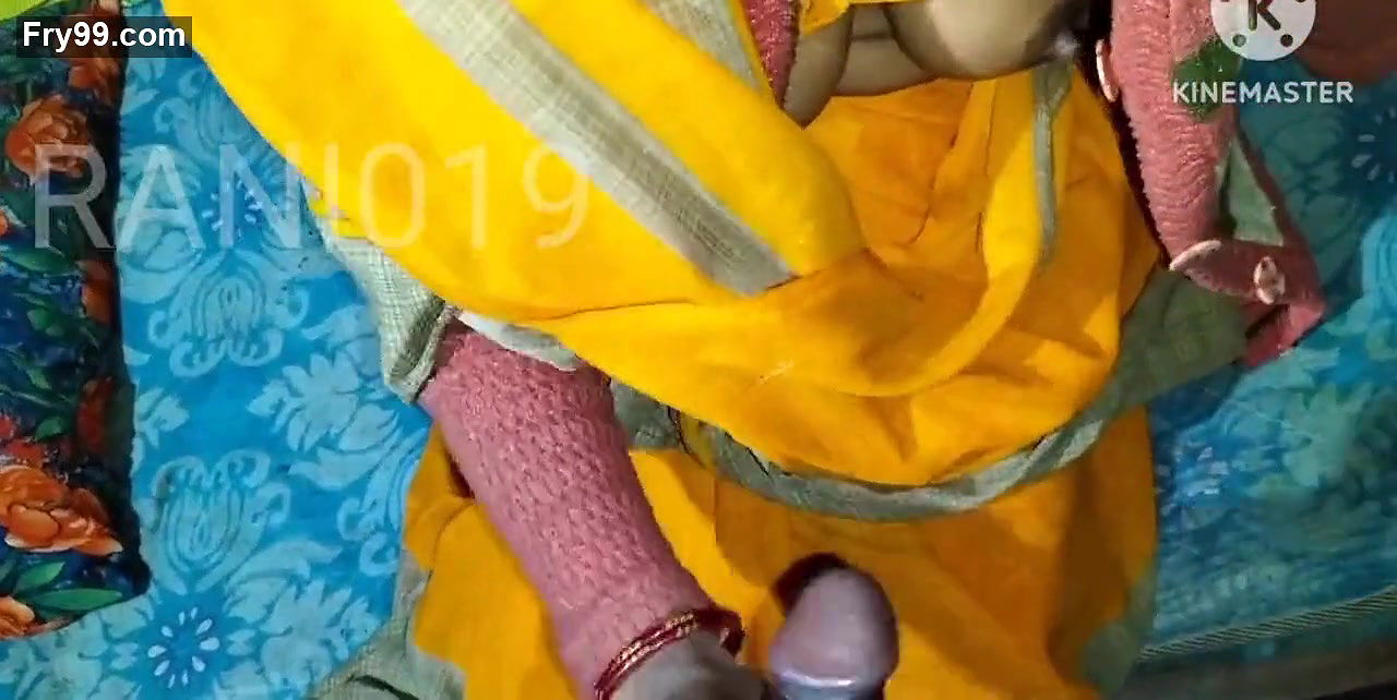 Jila Pilibhit ki Desi padosan Desi housewife Rani Bhabhi Romans video Enjoy my full nude Sex videos dogistai and faking