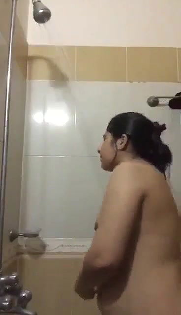 Desi girl taking shawer