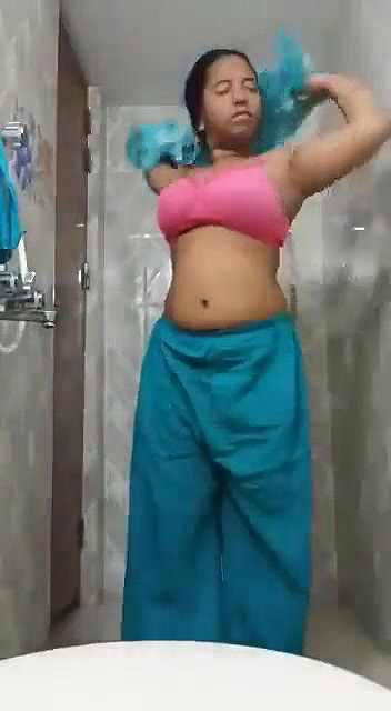 hot girlfriend bathroom nude videos