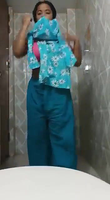 hot girlfriend bathroom nude videos