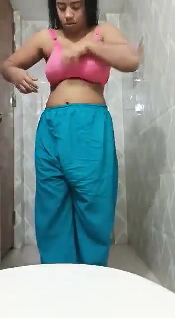 hot girlfriend bathroom nude videos