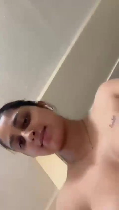 cute girl nude show