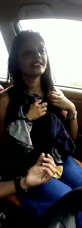 Car me kapde utar ke dikhaya