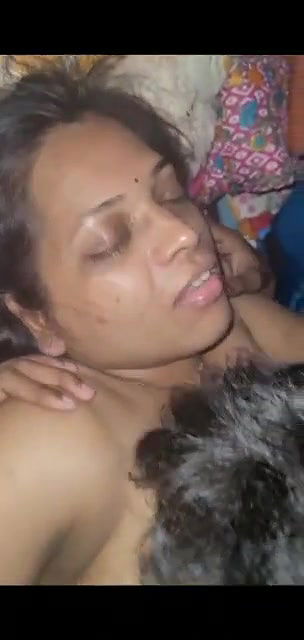cuckold husband ne bhabi ko young ladke se chudaya