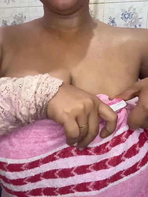 Biggest Boob and Ass Girl Pussy Fingering