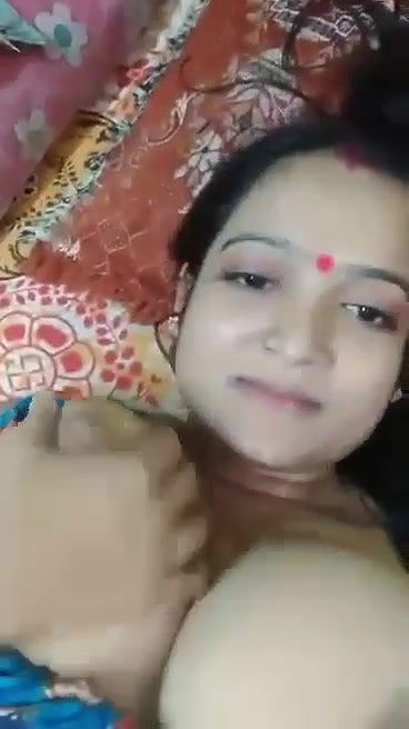 Bangladeshi boudi showing to Expatriate husband