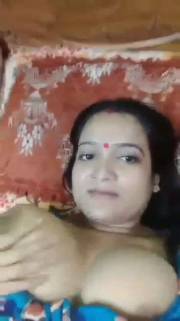 Bangladeshi boudi showing to Expatriate husband