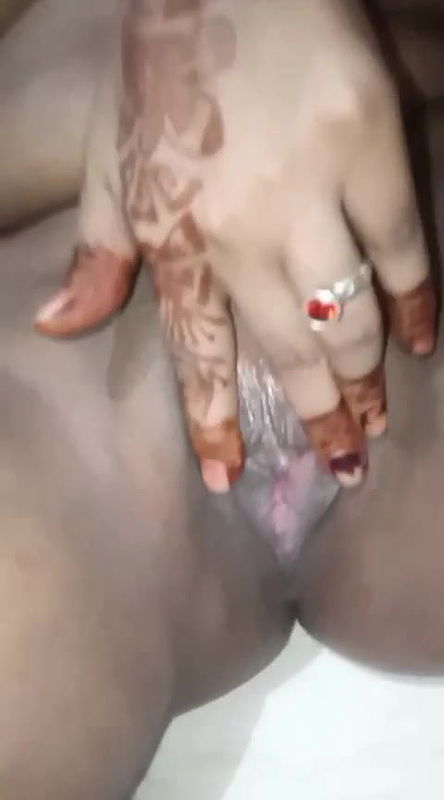 boyfriend se baat karte hue sex kar rahi hai