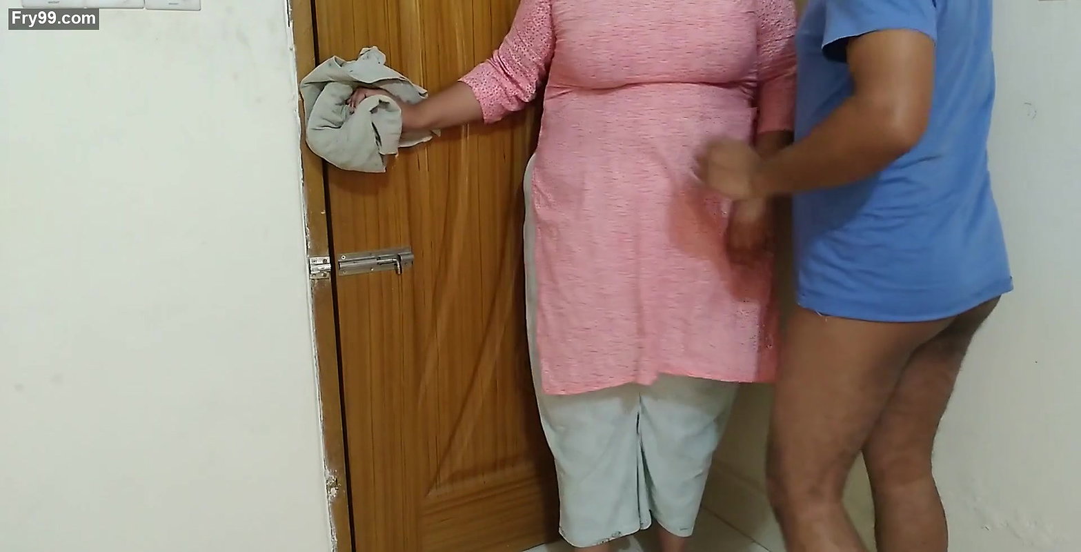 Sasur apni beta ki pati ke sath chudai majboor (Father-in-law fucked while cleaning house) Huge boobs & Ass – cum Inside