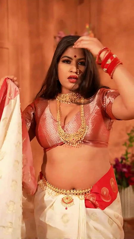 AnjaliGaudRedBikShoot