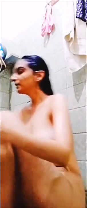 sexy Indian babe selfie