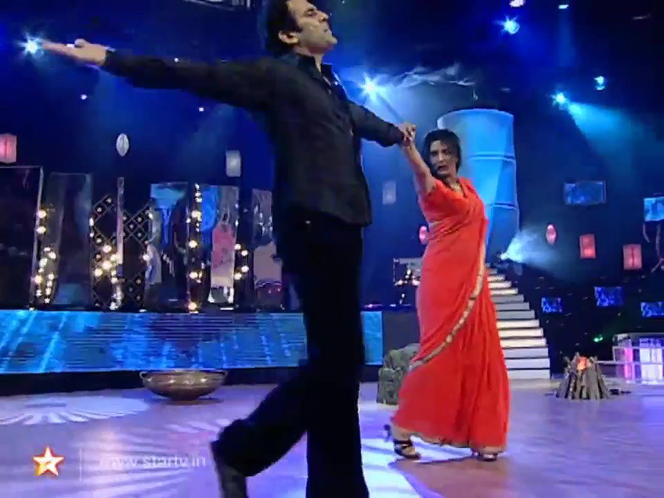 Archana puran singh steamy saree show